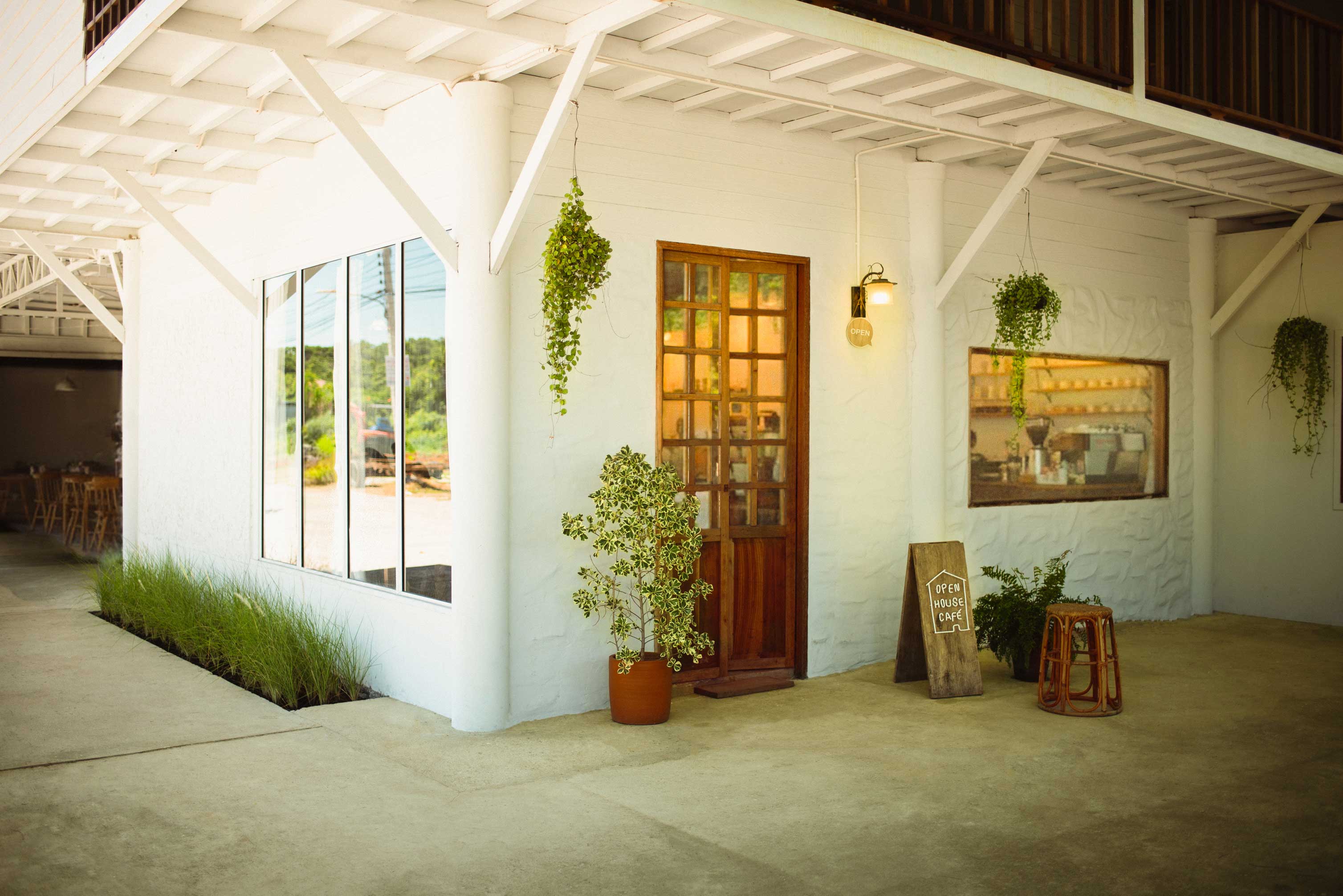 Editorial architectural exterior with balanced natural light and spatial refinement – Architettura Editoriale direction by ANGOMAN Editorial Studio